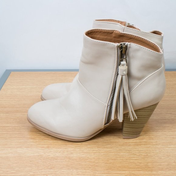 Quipid Zip Up Ankle Bootie Cream With Tan Heel Size 6.5 Tassle Zipper Pull - Picture 5 of 10